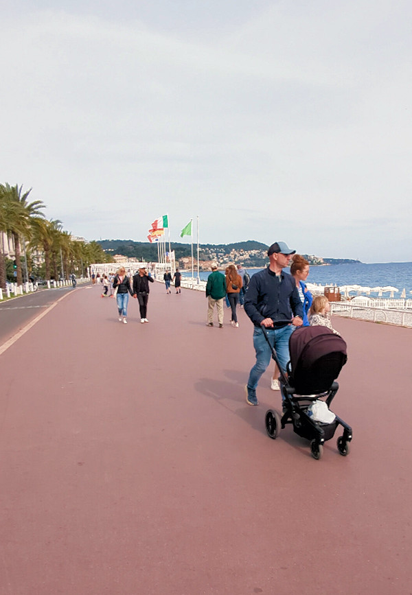 Couple with stroller on Promenade